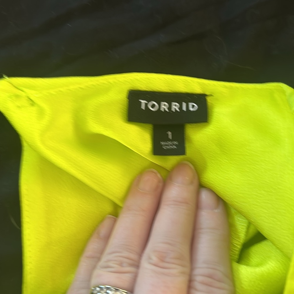 Neon/flourescent top made by torrid size 1 baby doll style, worn once - Picture 5 of 6